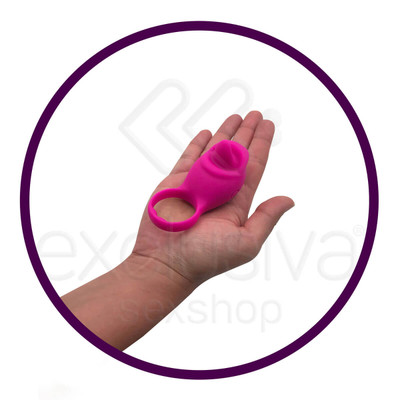 Foto 2 do produto Silicone Love Ring Tongue - Anel Peniano com Estimulador de Clítoris em Silicone com 10 Modos de Vibrações | Cor: Rosa