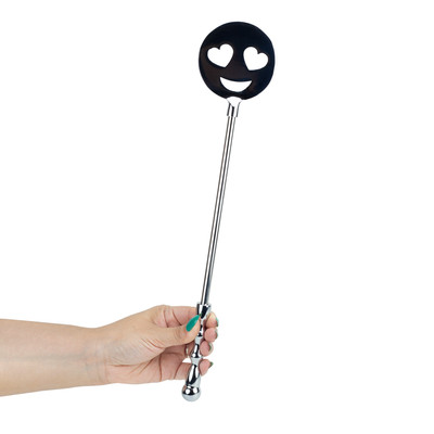 Chibata em Aço com Cabo Anatômico e Carinha de Emoji Apaixonado - Spanking Paddle | 39 cm