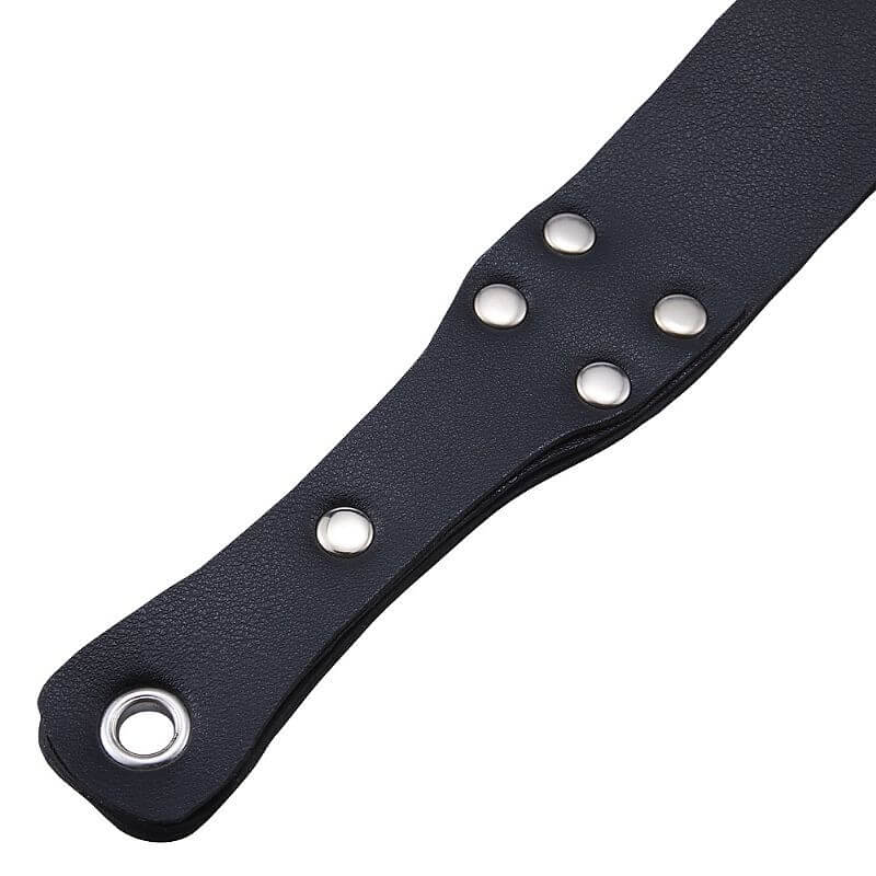 Spanking Paddle - Chibata com Dobra Confeccionada em Couro e Rebites - 28,5 x 4,1 cm - 2