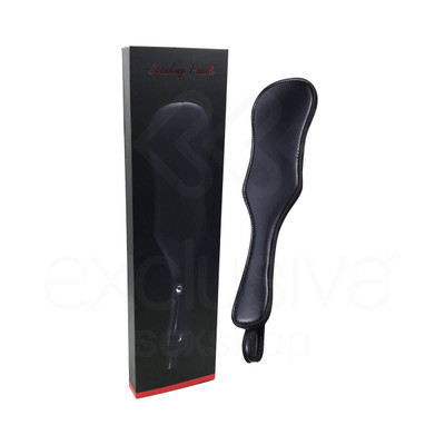 Foto 1 do produto Spanking Paddle - Palmatória em Couro com Formato de Violão e Rebites na Base com Alça de Segurança - 31,5 cm