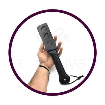 Foto 7 do produto Spanking Paddle - Palmatória Dupla Feita em Couro em Forma de Coração - 32 cm