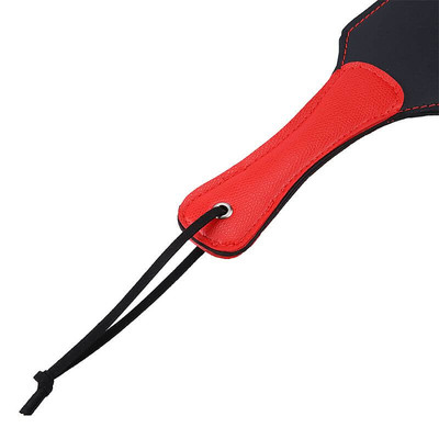 Foto 4 do produto Spanking Paddle - Palmatória Feita em Couro Sintético com Alça e Cabo Vermelho - 32 cm