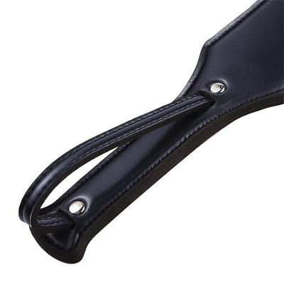 Foto 4 do produto Spanking Paddle - Palmatória Feita em Couro Sintético com Suporte para Mão - 30,5 cm