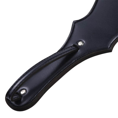 Foto 4 do produto Spanking Paddle - Palmatória em Couro com Formato de Violino e Suporte para Pegada com Rebite na Base - 33 cm