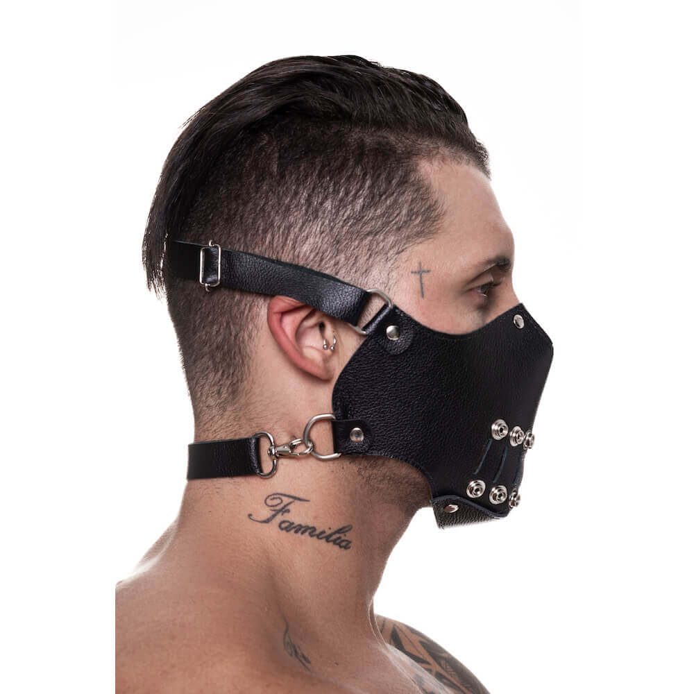 Steves Designer - Máscara Para Práticas Fetichistas em Couro Legítimo com Aberturas para Boca - 3