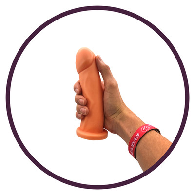 Prótese com Formato de Pênis Curvado com Glande Definida e Cinta -  Strap On Tyranus | 17 x 4 cm