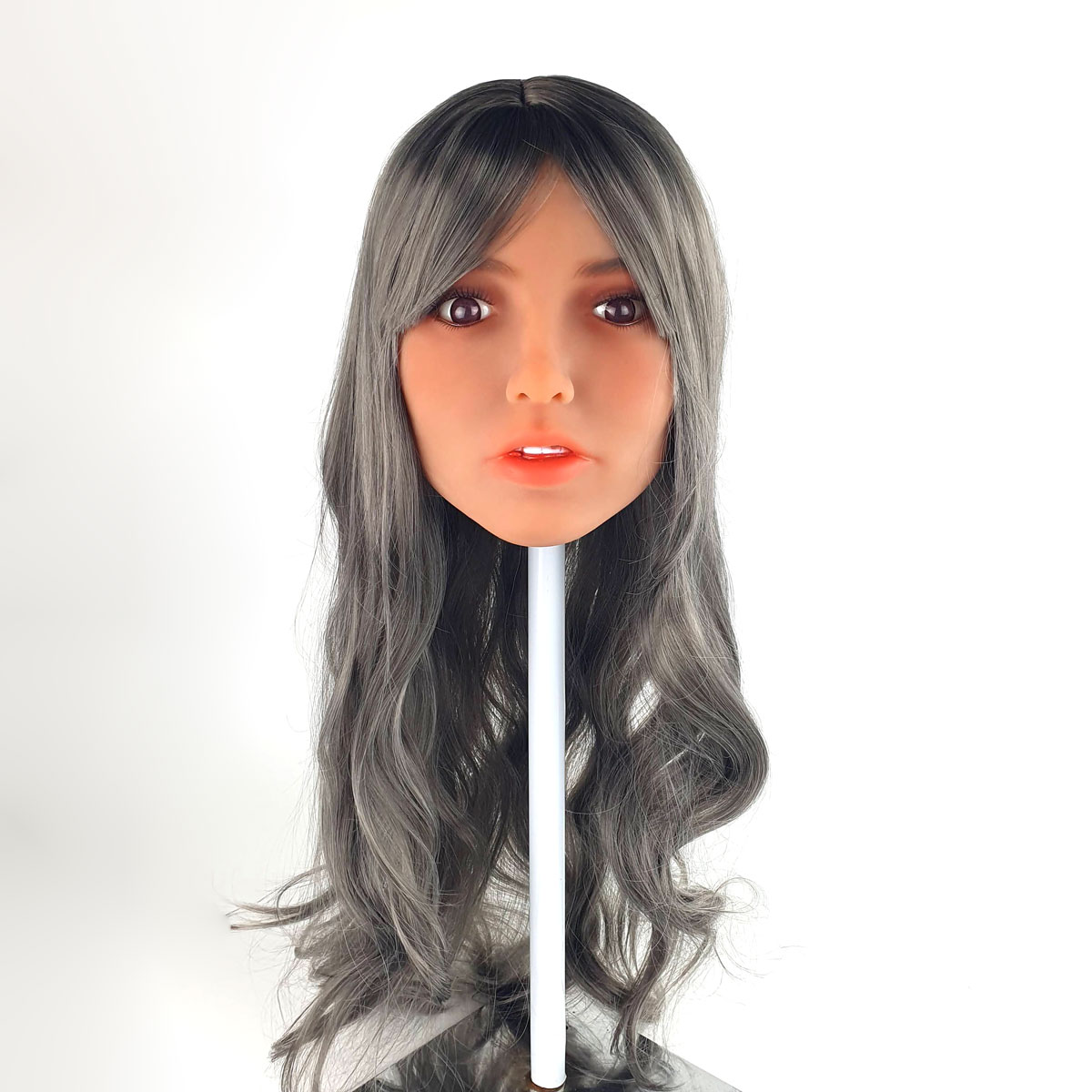 Suellen - Boneca Realística em TPR com Cabelos Acinzentado, Olhos Castanho, Seios Médios, Vértebras em Aço e Acessórios - 39 kg e 1,57 Metros de Altura - 14