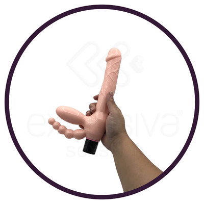 Foto 6 do produto Super Strapless Dildo - Prótese Peniana com Plug Anal Escalonado e Plug Vaginal com Vibração em Multivelocidade - 15,5 x 3,3 cm