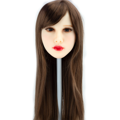 Suzi - Boneca Realística em TPE com Pele Branca, Cabelo Longo, Olhos Pretos, Seios Médios, Vértebras em Aço e Acessórios - 43 Kg e 1,59 Metros de Altura