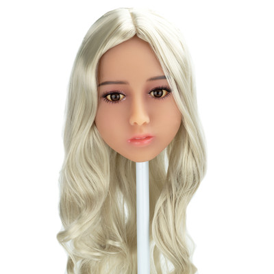 Tamires - Boneca Realística em TPE com Pele Morena, Cabelo Longo Loiro, Olhos Castanhos, Seios Fartos, Vértebras em Aço, Bullet Térmico USB e Mais Acessórios - 25 kg e 1,40 Metros de Altura