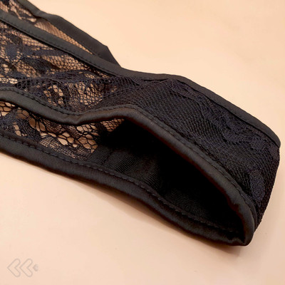Foto 5 do produto Tanga Feminina em Rendão com Detalhes Florais e Suporte para Acessórios - Magic Panty | Tamanho Único