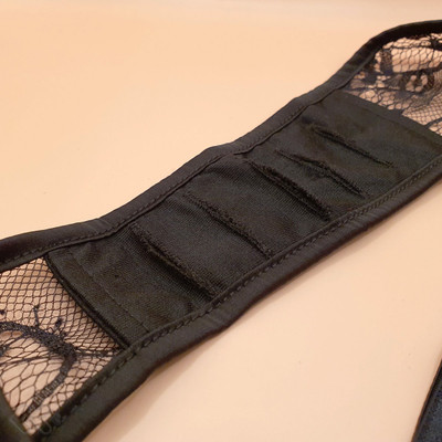 Foto 2 do produto Tanga Feminina em Rendão com Detalhes Florais e Suporte para Acessórios - Magic Panty | Tamanho Único
