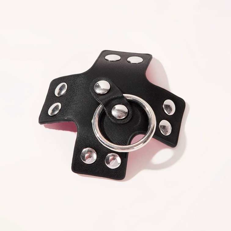 Tapa Seios em Couro Sintético com Detalhe de Argola e Rebites - Pleasure Dreams | Disponivel em 2 Cores - 3