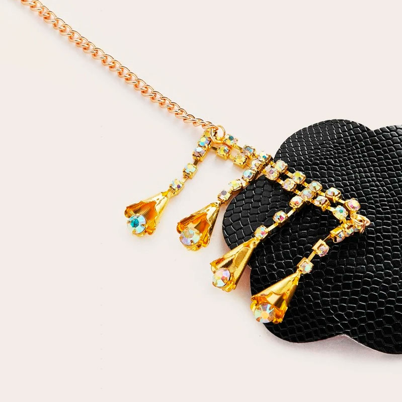 Tapa Sexo de Luxo com coleira em PU, Corrente e Strass - Pleasure Dreams Nipples Pasties - 3