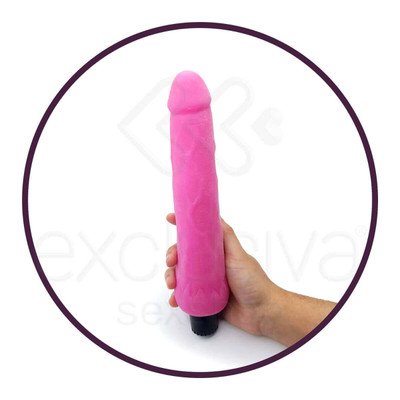 The Realistic Cock - Prótese Realística em Forma de Pênis em Cyberskin com Multivelocidade - 25 x 4 cm | Cor: Rosa