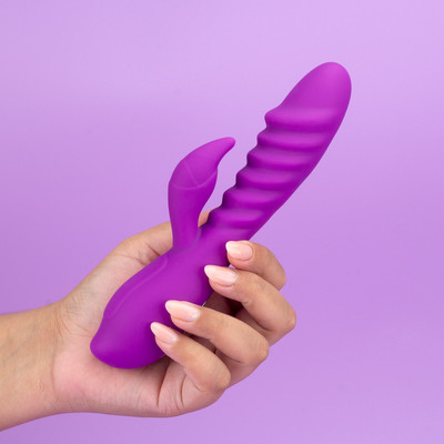 Foto 5 do produto Vibrador Estimulador de Ponto G e Clitóris com Texturas Massageadoras, 7 Modos de Vibração e Aquecimento - Topo Toys Ella | 11 x 3,9 cm