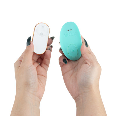 Foto 10 do produto Vibrador de Calcinha em Silicone com 9 Modos de Vibrações, Controle Remoto Sem Fio e Recarregável - S-Hand Love Of Butterflies RCT | 8,4 x 4,6 cm | Disponível em 2 Cores