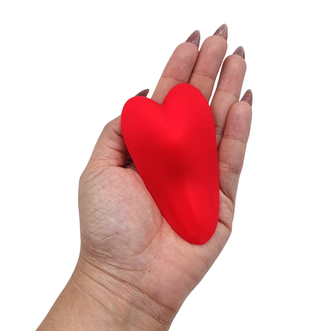 Vibrador de Calcinha no Formato de Coração com 9 Modos de Vibrações, Controle por App e Carregamento via Cabo USB Magnético - In Love | 9 x 5,1 cm - 4