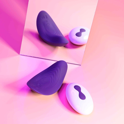 Vibrador para Calcinha Recarregável com 10 Modos e Vibrações e Controle Remoto Sem Fio - Evolved Playboy Pleasure Our Little Secret | 8,6 x 4,1 cm