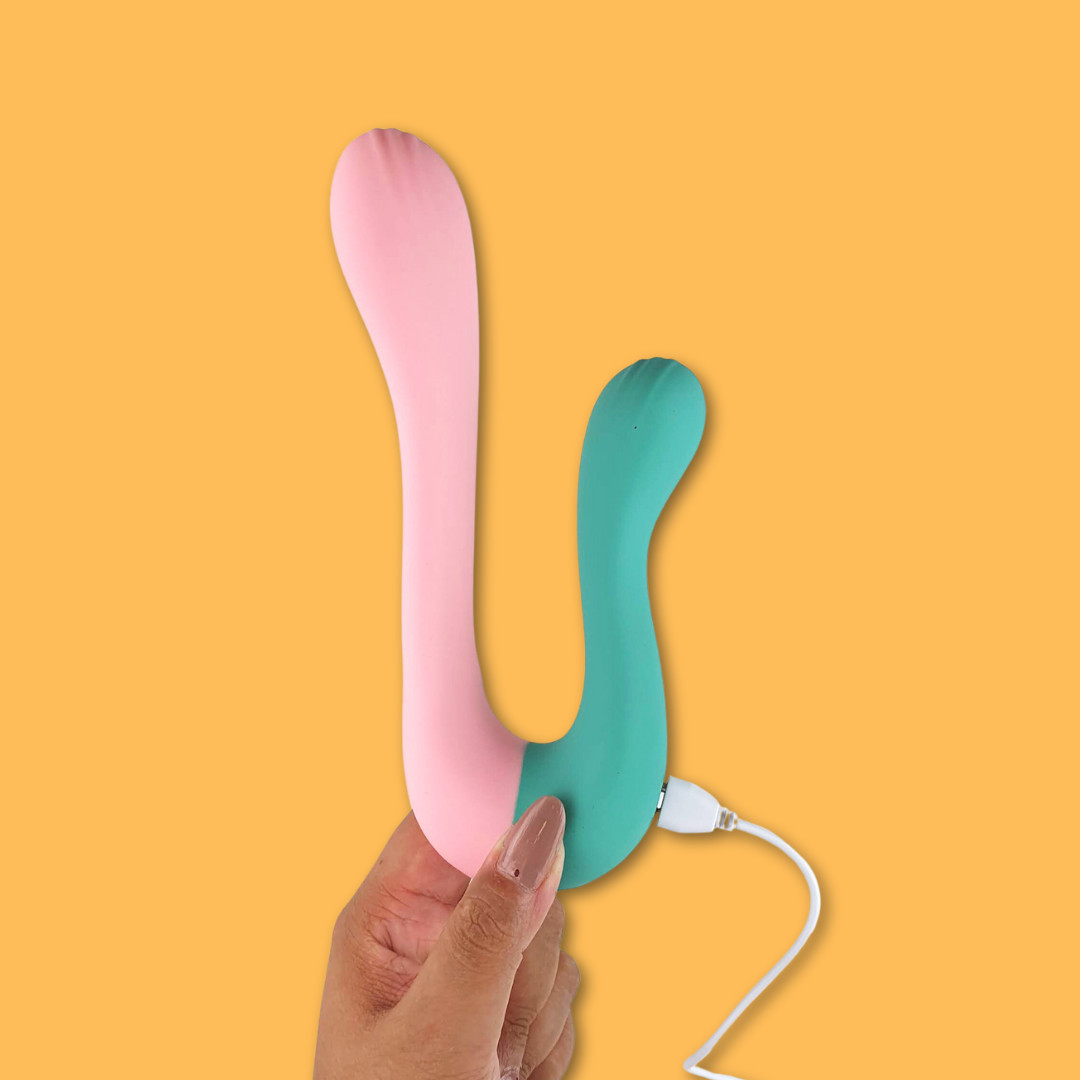 Vibrador para Casal com Duas Pontas Estimuladoras Flexíveis, 10 Modos de Vibração e Recarregável - Intt Toys Double Passion | Disponível em 3 Cores - 4