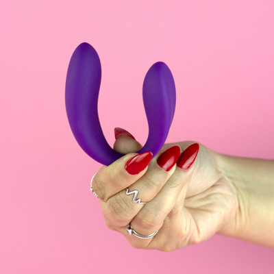 Vibrador para Casal Flexível em Silicone com 10 Modos de Vibração, Carregamento via USB e Controle Remoto Sem Fio - Exclusiva 2gether