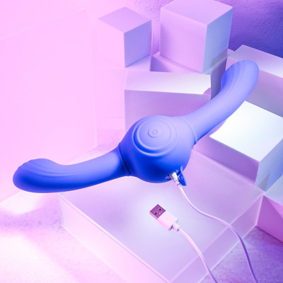 Foto 4 do produto Vibrador para Casal em Silicone com 3 Vibrações Poderosas, Carregamento por Cabo USB e Resistente à Água - Evolved Our Gyro Vibe | 12 x 3,5 cm
