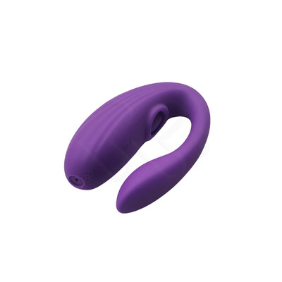 Foto 4 do produto Vibrador de Casal em Silicone com 6 Modos de Vibração e Pulsação, Controle Remoto Sem Fio e Carregamento Via Cabo USB - Invisible Wear | 8,6 x 2,2 cm