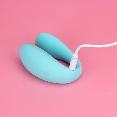 Foto 3 do produto Vibrador para Casal em Silicone Cirúrgico com 9 Modos de Vibração e Resistente à Água - Intt Toys Sincronia