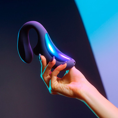 Foto 3 do produto Vibrador de Clitóris e Ponto G em Silicone Soft Touch com Tecnologia SenSonic, 3 Motores e 8 Modos de Vibração - Lelo Enigma Wave | Disponível em 2 Cores