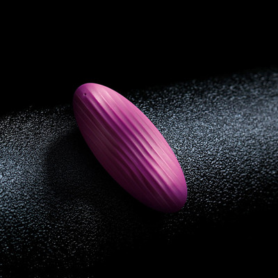 Foto 3 do produto Vibrador de Clitóris Recarregável com 11 Modos de Vibração e Calcinha - Svakom Edeny |  9 x 3 cm