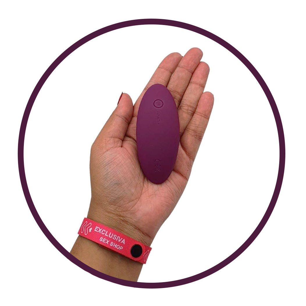 Vibrador de Clitóris Recarregável com 11 Modos de Vibração e Calcinha - Svakom Edeny |  9 x 3 cm - 10