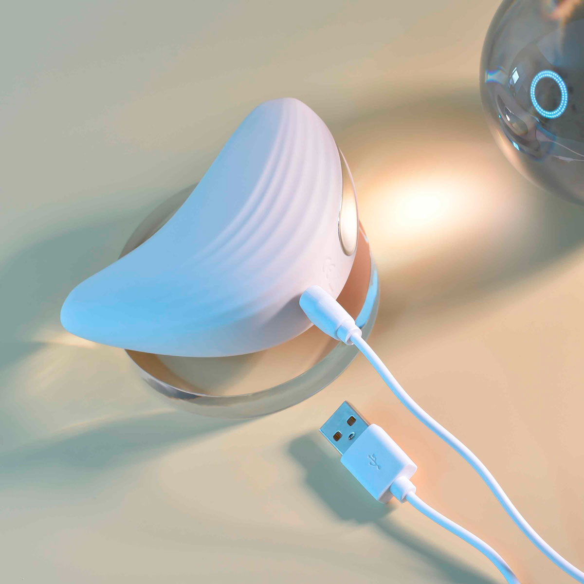 Estimulador de Clitóris em Silicone com 10 Modos de Vibrações, Pulsação e Recarregável - Evolved Playboy Pleasure Palm | 9,6 x 5,2 cm - 5