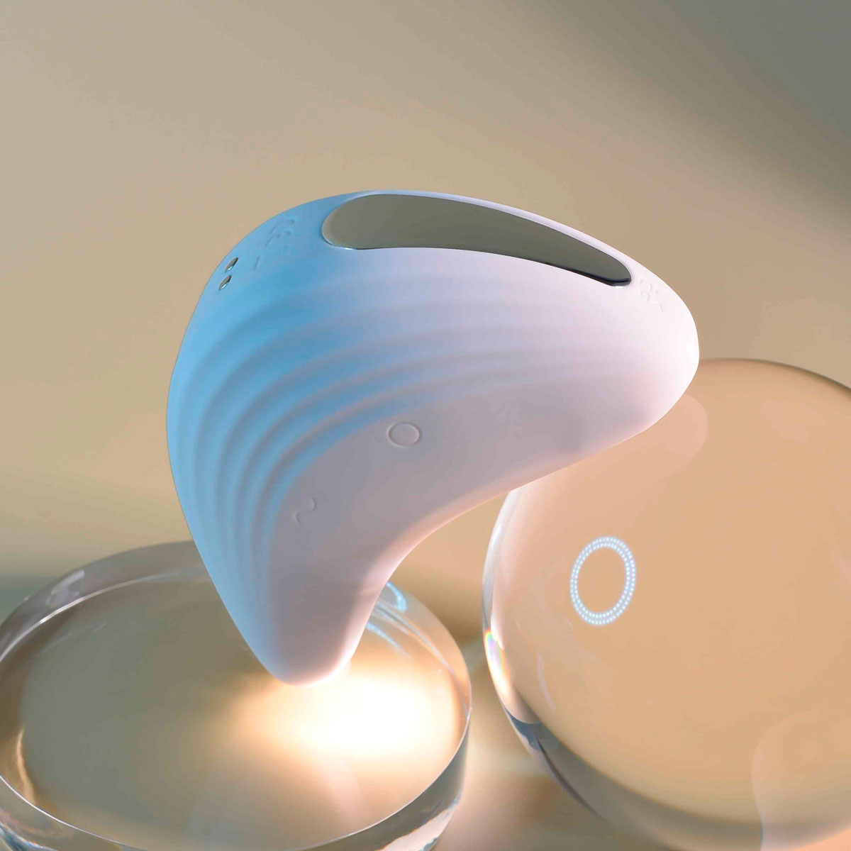 Estimulador de Clitóris em Silicone com 10 Modos de Vibrações, Pulsação e Recarregável - Evolved Playboy Pleasure Palm | 9,6 x 5,2 cm - 3