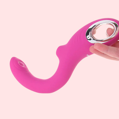 Foto 5 do produto Vibrador Duplo com 7 Modos de Batidinhas e 5 Tipos de Sucção, Recarregável e Resistente À Água - Evolved Strike A Pose