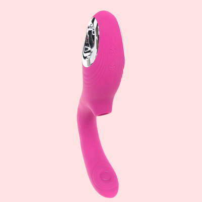 Foto 3 do produto Vibrador Duplo com 7 Modos de Batidinhas e 5 Tipos de Sucção, Recarregável e Resistente À Água - Evolved Strike A Pose
