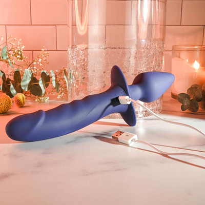 Foto 4 do produto Vibrador Duplo com Penetrador e Plug Anal, 10 Modos de Vibração, Controle Remoto e Recarregável - Gender X Dual Defender | 12,5 x 3,4 cm