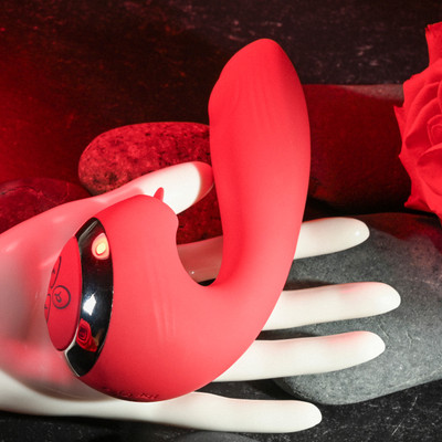 Foto 7 do produto Vibrador Duplo Recarregável com Língua Estimuladora, Pulsação e Vibração - Adam & Eve Eve's Clit Loving Thumper Vibe | 10 x 3,5 cm