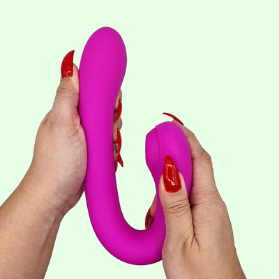 Foto 5 do produto Vibrador Duplo Recarregável em Silicone com 12 Modos de Vibração e 4 Níveis de Pulsação - Pretty Love Alex | 19,5 x 3,9 cm