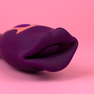 Foto 3 do produto Vibrador Duplo Recarregável em Silicone com Formato de Boca, 10 Modos de Vibração e 10 Tipos de Sucção - Exclusiva Erato | 10 x 3,1 cm