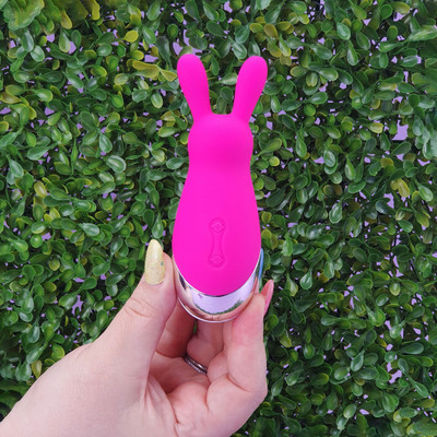 Vibrador Estimulador de Clitóris em Formato de Coelho com 10 Modo de Vibração - SI Sexy Import | 3 x 1,2 cm | 2 Cores
