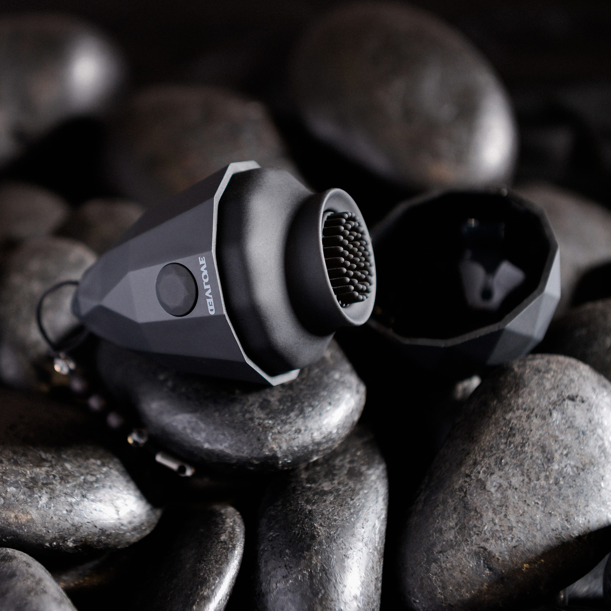 Vibrador Estimulador de Clitóris em Formato de Diamante com Cerdas Rotatórias e 3 Modos de Vibração - Evolved Spinning O | 6,7 x 4,3 cm - 3