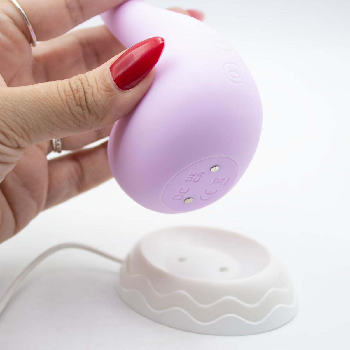 Vibrador e Estimulador de Clitóris com Simulador de Sexo Oral, 7 Modos de Vibração e Recarregável por Base Magnética - Intt Toys My Sweet Dino | Disponível em 2 Cores - 3