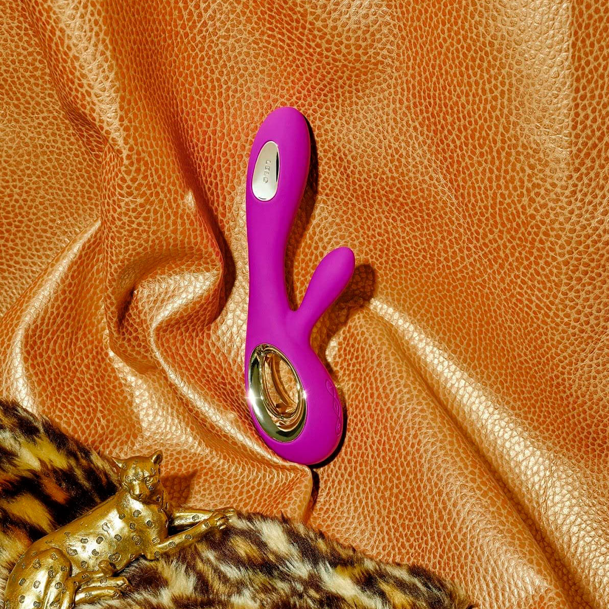 Vibrador Estimulador de Clítoris e Ponto G em Silicone Cirúrgico, 8 Modos de Vibração e Tecnologia WaveMotion - LELO Soraya Wave | Disponível em 3 Cores - 8