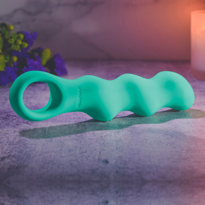 Foto 4 do produto Vibrador Estimulador no Formato Ondular com 10 Modos de Vibração e Carregamento Via Cabo USB - Evolved Triple Teaser | 14,6 x 3,8 cm