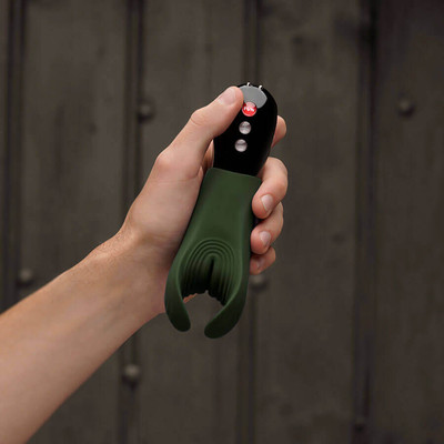 Foto 4 do produto Vibrador Estimulador de Pênis com 12 Modos de Vibração e Controle de Intensidade, Recarregável - Fun Factory Manta | Cor: Verde Musgo