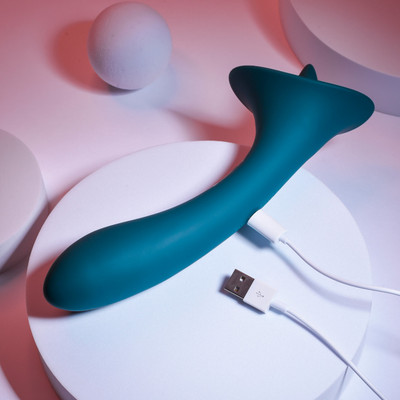 Foto 4 do produto Vibrador Estimulador de Ponto G e Clítoris com 9 Modos de Vibração, Língua com 9 Movimentos e Recarregável - Evolved Playboy Pleasure True Indulgence