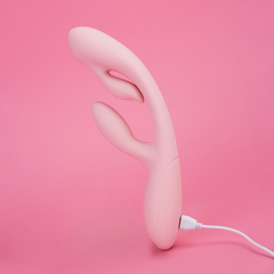 Foto 3 do produto Vibrador Estimulador do Ponto G e Clítoris com Bateria Recarregável e 10 Modos de Vibração - Exclusiva Tanith | 12,5 x 4 cm
