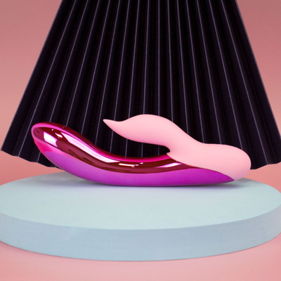 Foto 1 do produto Vibrador Estimulador de Ponto G e Clitóris Em Formato Rabbit com 10 Modos de Vibração, Luz Led e Resistente à Água - Dream Lover Luminous  | 19 x 3,5 cm