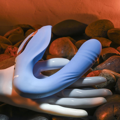 Foto 6 do produto Vibrador Estimulador de Ponto G e Clitóris Recarregável com 7 Modos de Pulsação e Movimento Vai e Vem - Evolved Tap and Thrust | 13 x 3 cm