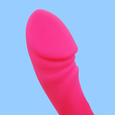Foto 8 do produto Vibrador Estimulador de Ponto G e Clitóris em Silicone com 10 Modos de Vibração, Base Cromada e Recarregável - Free Romeo | 11,5 x 3,8 cm | Disponível em 3 Cores